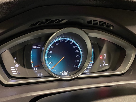 Volvo V40 Cross Country 13 of 19