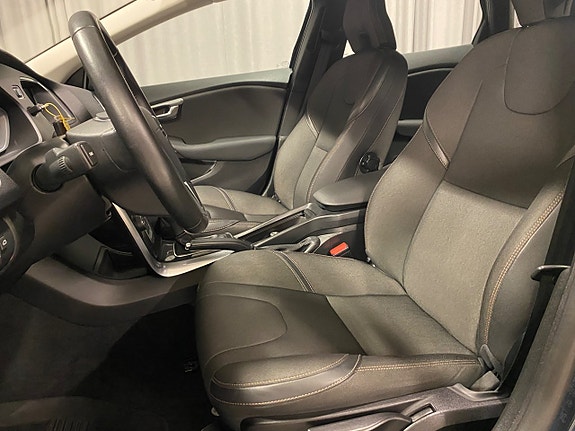 Volvo V40 Cross Country 8 of 19