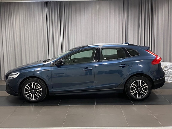 Volvo V40 Cross Country 2 of 19