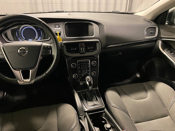 Volvo V40 Cross Country 10 of 19