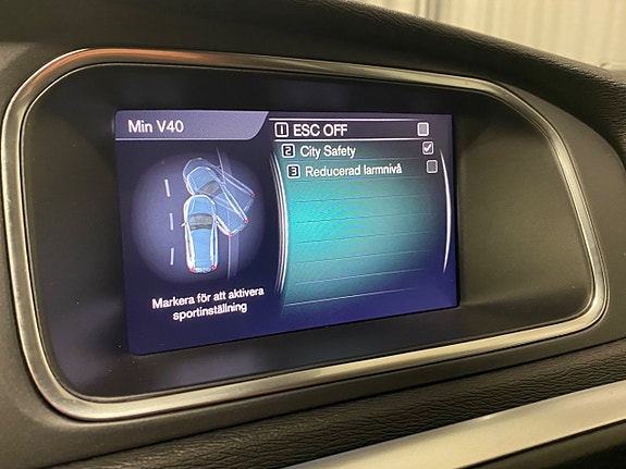 Volvo V40 Cross Country 17 of 19