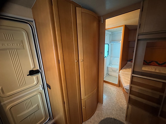 Adria Unica 502 up 9 of 9