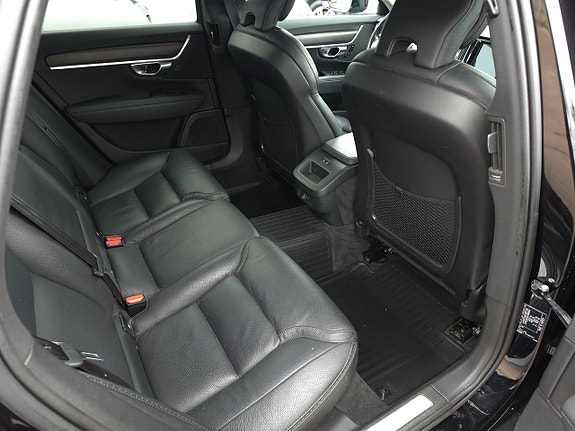 Volvo V90 Cross Country 10 of 16