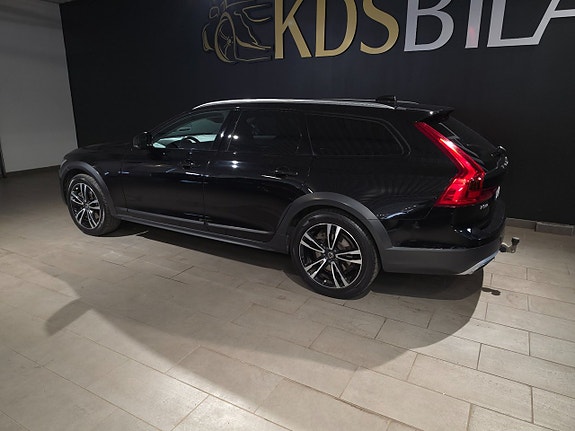 Volvo V90 Cross Country 3 of 16