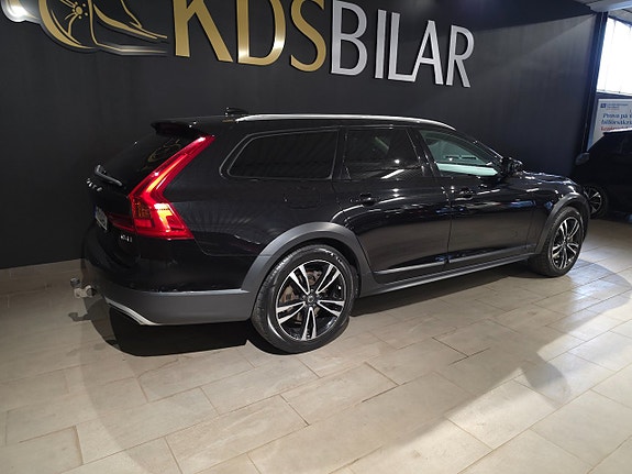 Volvo V90 Cross Country 6 of 16