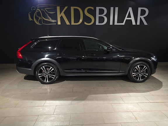 Volvo V90 Cross Country 4 of 16