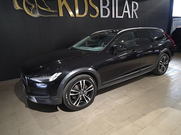 Volvo V90 Cross Country 2 of 16