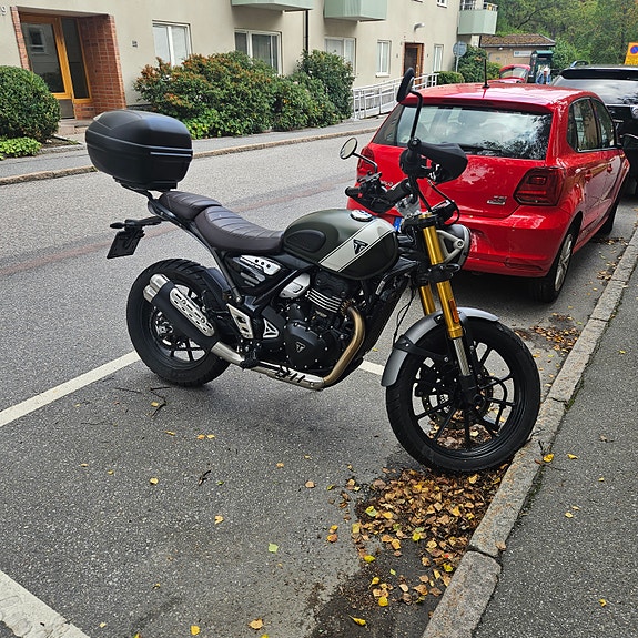 Triumph SCRAMBLER 400X 2 of 2