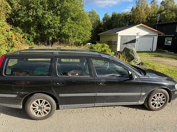 Volvo V70 3 of 5