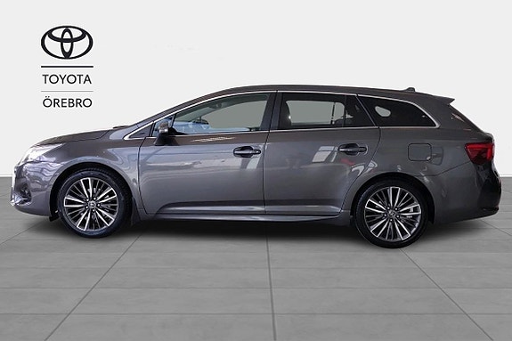 Toyota Avensis 2 of 10
