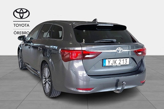 Toyota Avensis 3 of 10