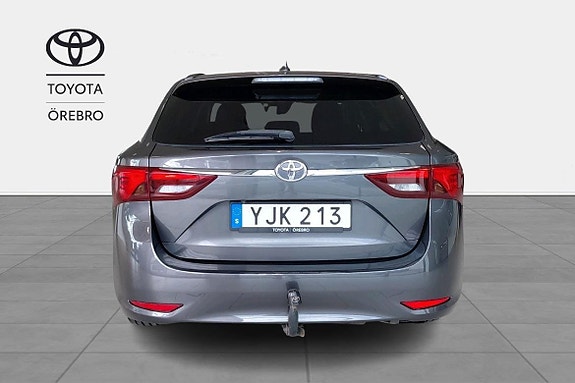 Toyota Avensis 4 of 10
