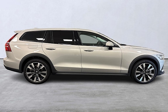 Volvo V60 Cross Country 3 of 20