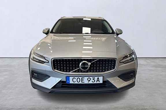 Volvo V60 Cross Country 7 of 20