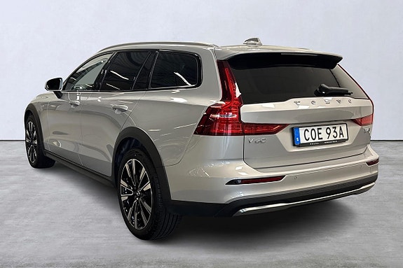 Volvo V60 Cross Country 4 of 20