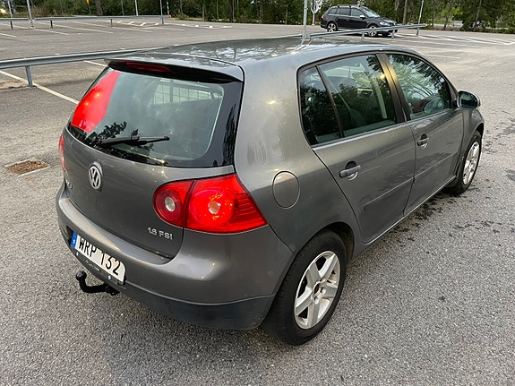 Volkswagen Golf V 5 of 8