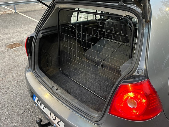Volkswagen Golf V 8 of 8