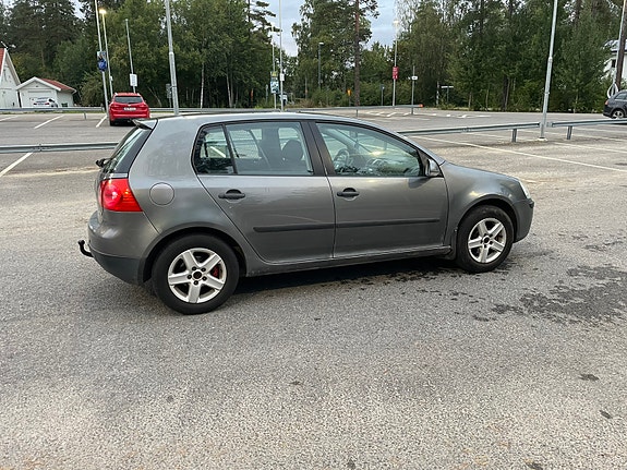 Volkswagen Golf V 3 of 8