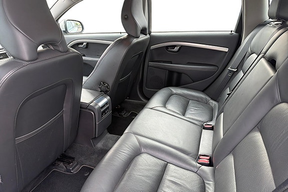 Volvo V70 24 of 30