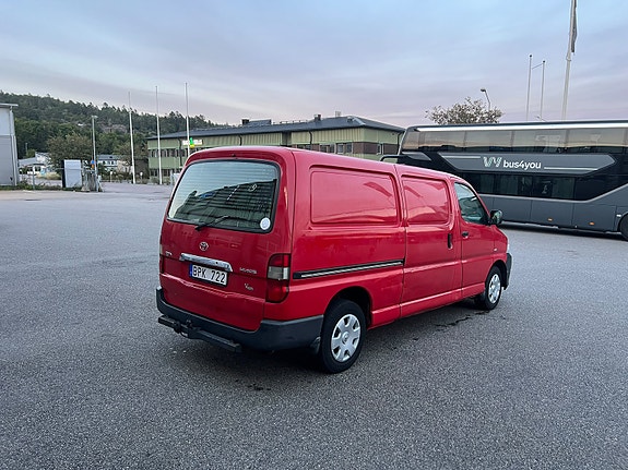 Toyota HiAce 5 of 9