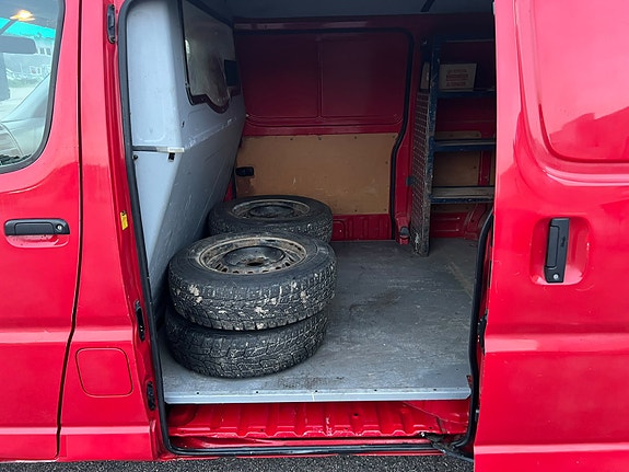 Toyota HiAce 9 of 9