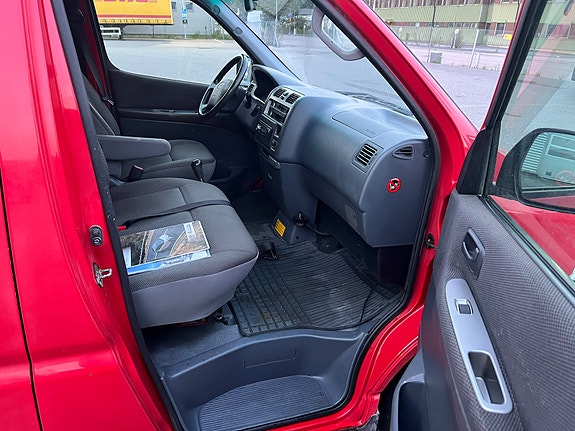 Toyota HiAce 7 of 9