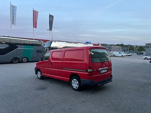Toyota HiAce 6 of 9