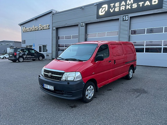 Toyota HiAce 2 of 9