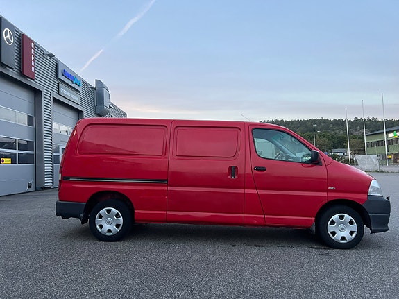 Toyota HiAce 3 of 9