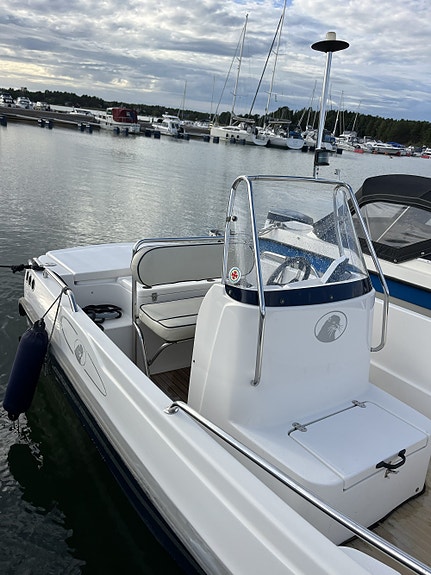 Uttern S55 Exclusive Mercruiser 135 hk 2006 3 of 8