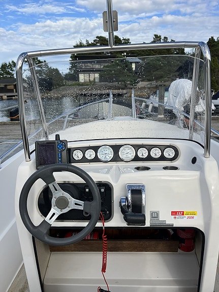 Uttern S55 Exclusive Mercruiser 135 hk 2006 4 of 8