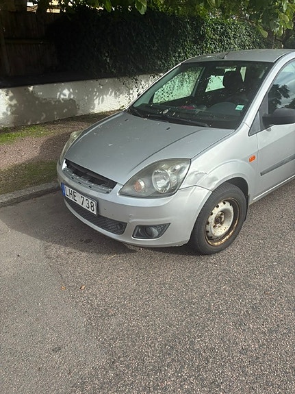 Ford Fiesta 3 of 5