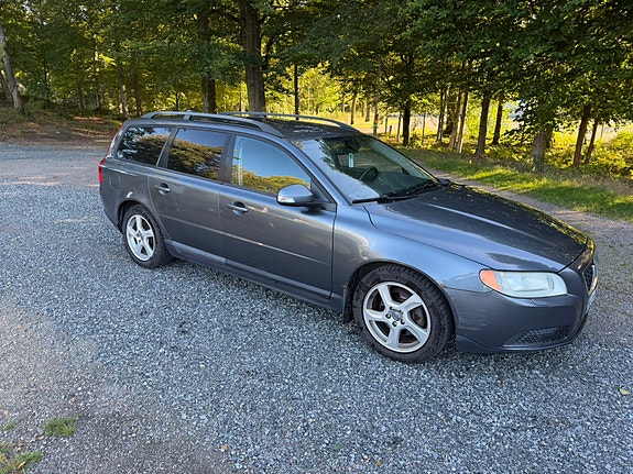 Volvo V70 2 of 6