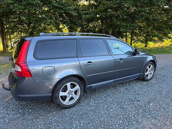 Volvo V70 3 of 6
