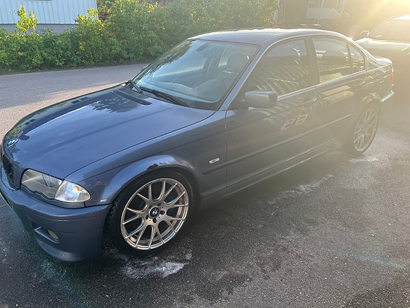 BMW 330Xi 3 of 10