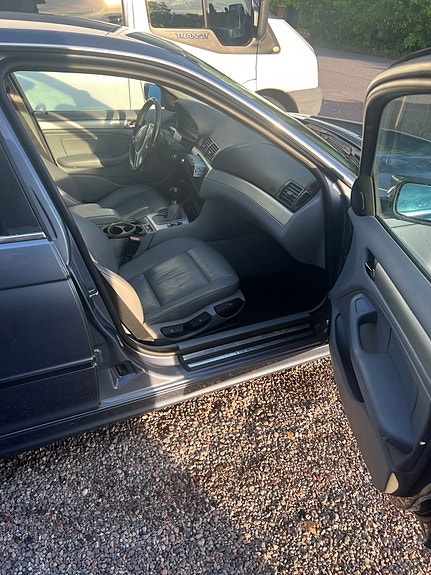 BMW 330Xi 7 of 10