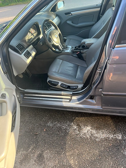 BMW 330Xi 5 of 10