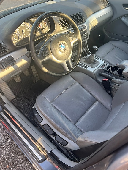 BMW 330Xi 2 of 10