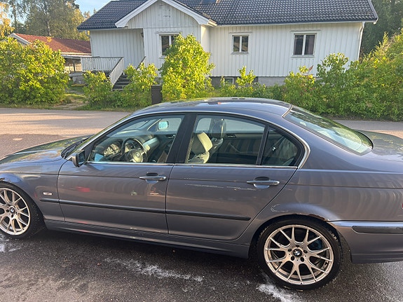 BMW 330Xi 4 of 10