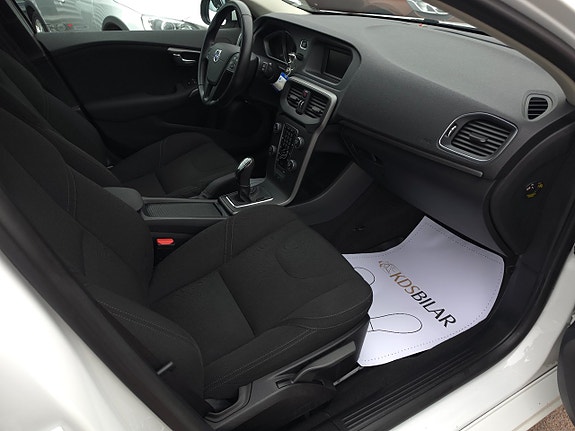 Volvo V40 7 of 12