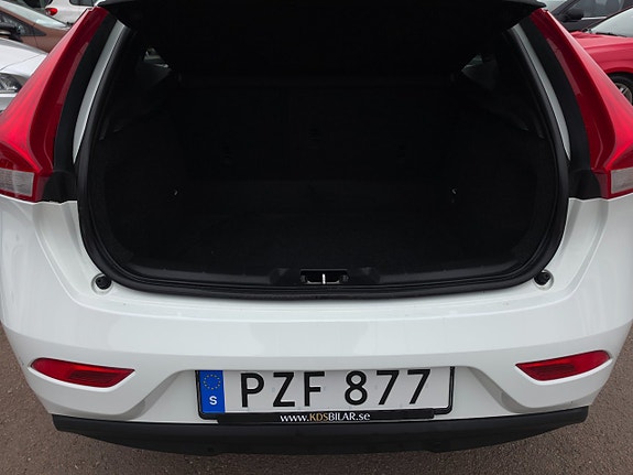 Volvo V40 12 of 12