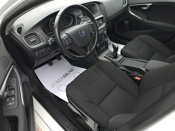 Volvo V40 9 of 12