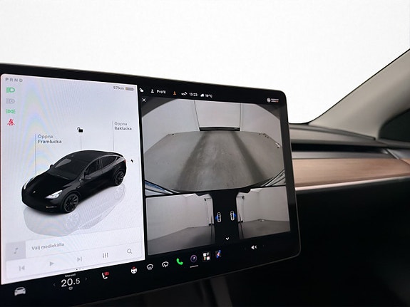 Tesla Model Y 16 of 30