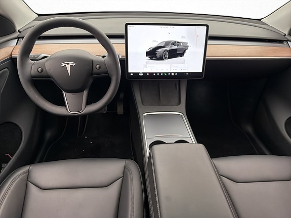 Tesla Model Y 12 of 30