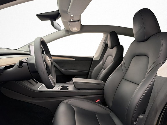 Tesla Model Y 13 of 30