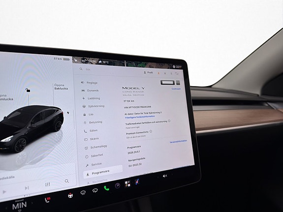 Tesla Model Y 23 of 30