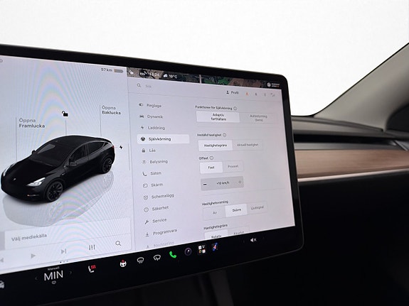 Tesla Model Y 22 of 30
