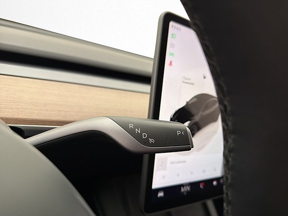 Tesla Model Y 25 of 30