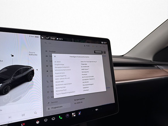 Tesla Model Y 24 of 30