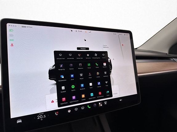 Tesla Model Y 19 of 30